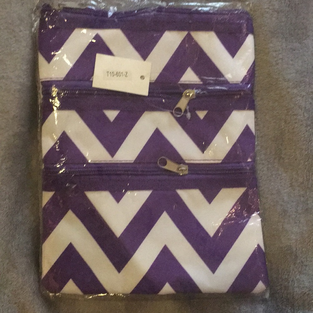 CHEVRON cross body bag in purple!